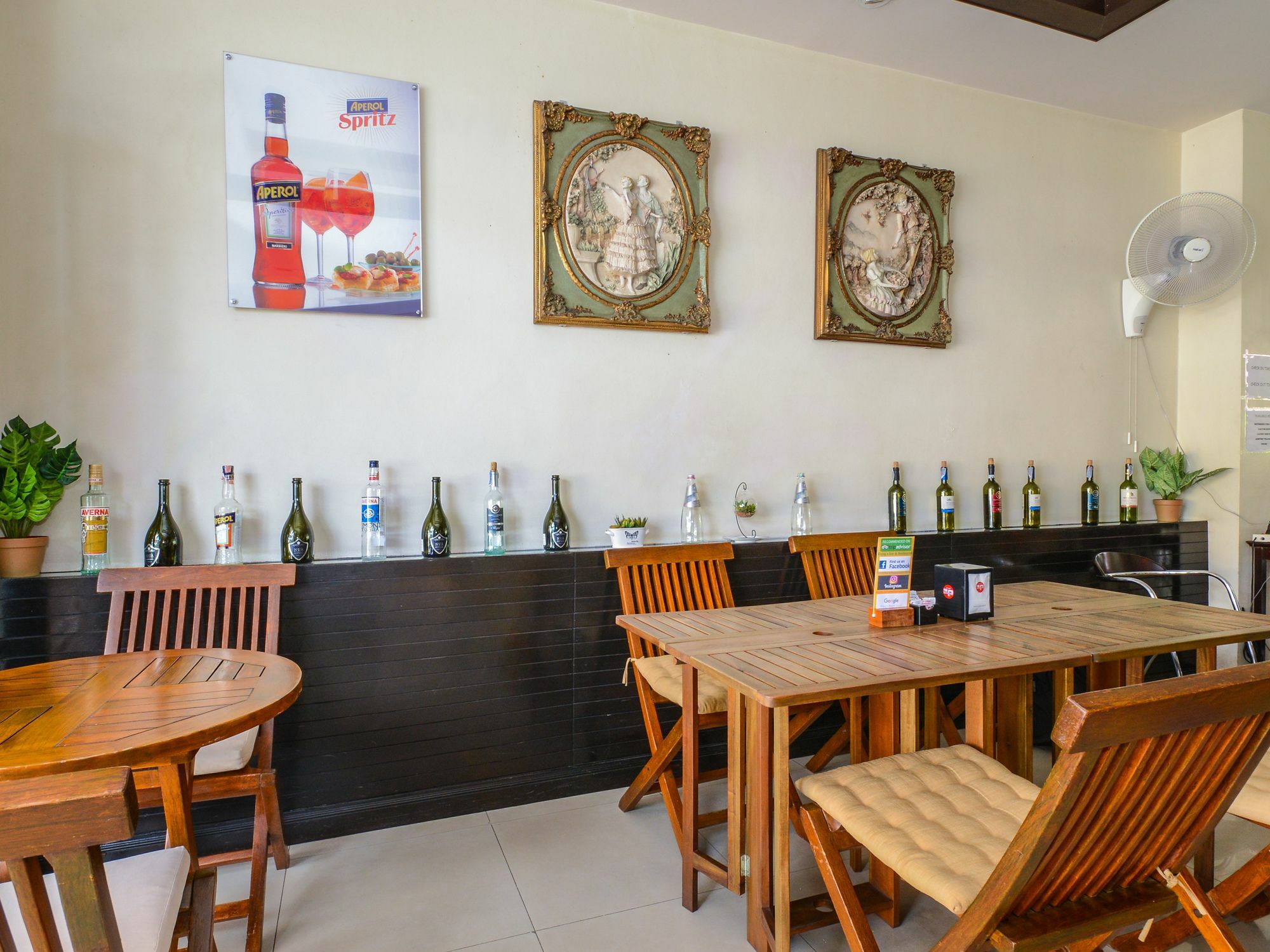 Enjoy'S Beach House & Cafe' Ban Karon Exterior foto