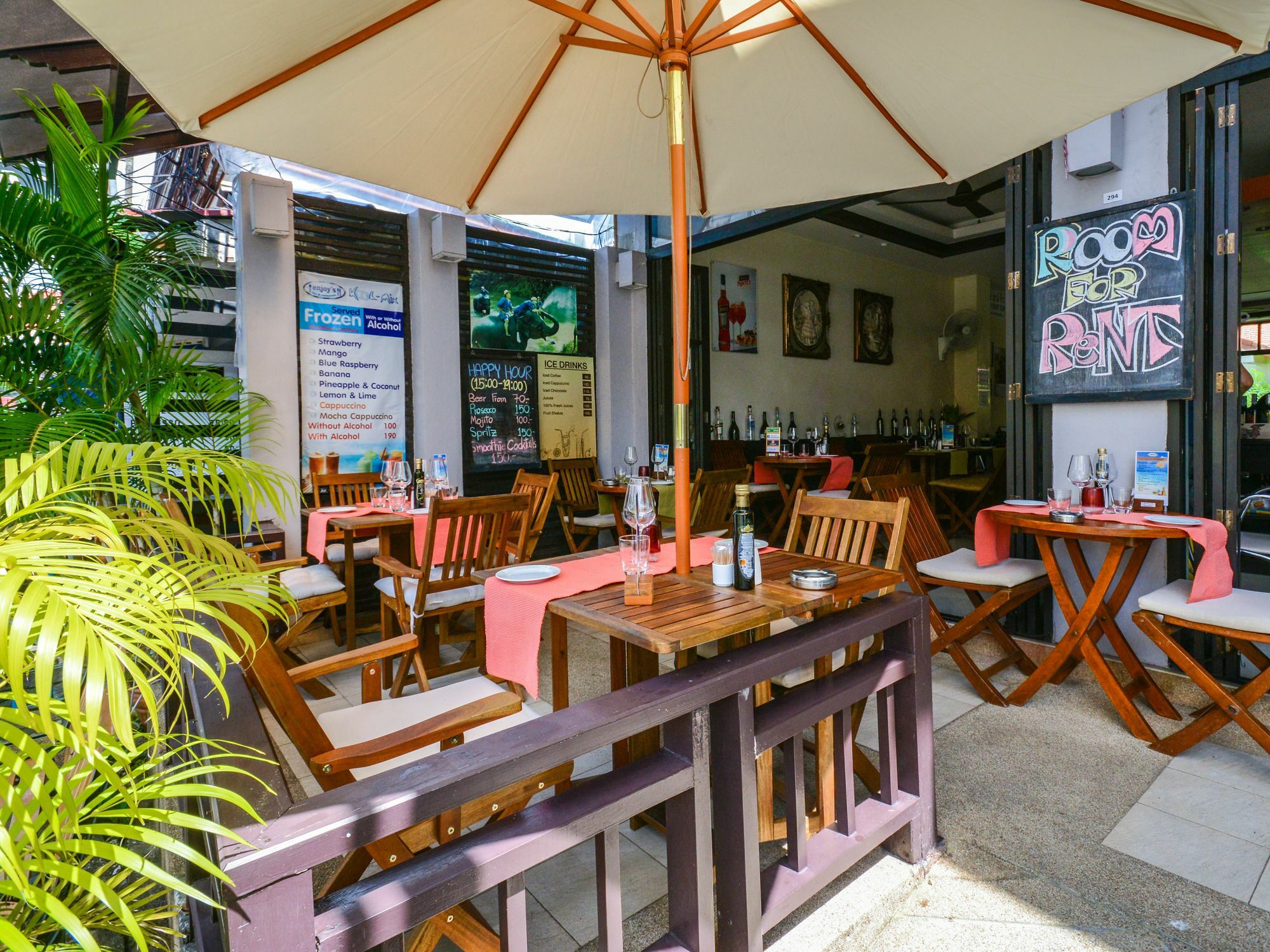 Enjoy'S Beach House & Cafe' Ban Karon Exterior foto