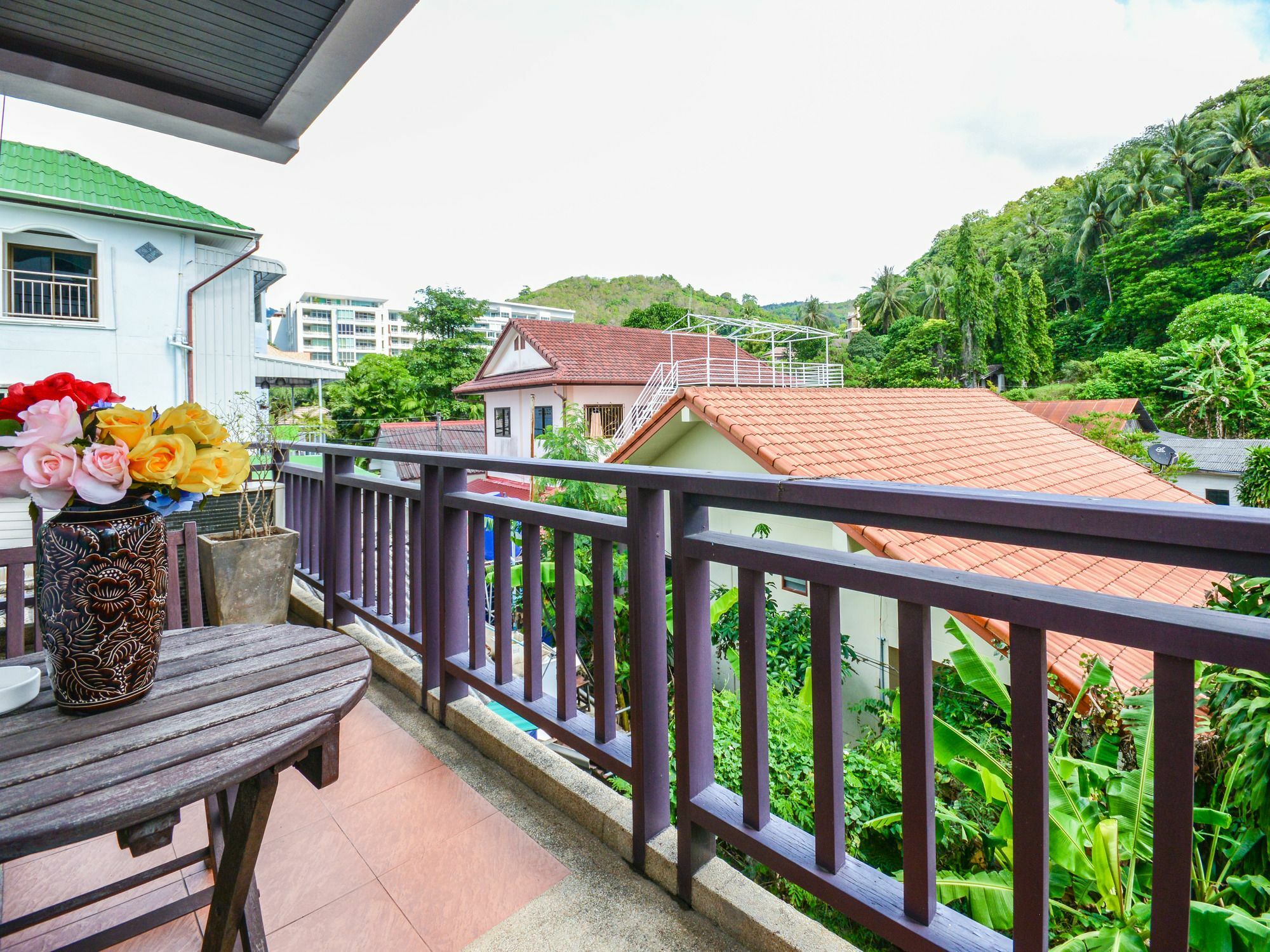 Enjoy'S Beach House & Cafe' Ban Karon Exterior foto